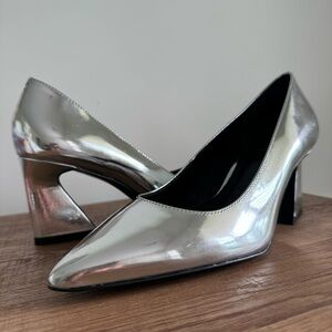 Vince Camuto - Women’s Hailenda Flare Pumps in Silver size 7
